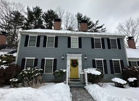 73 Jericho Rd in Weston, MA - Building Photo