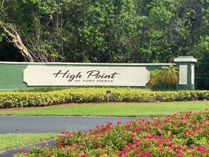 533 S Lakes End Dr in Fort Pierce, FL - Building Photo - Building Photo