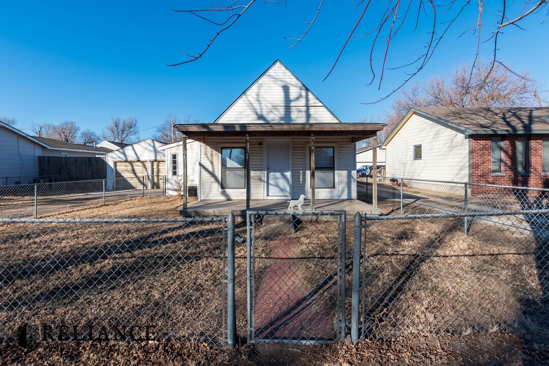 615 N Doris St in Wichita, KS - Building Photo