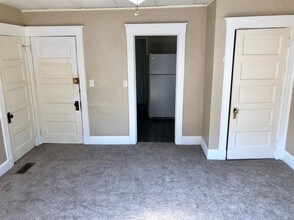 2432 Robertson Ave-Unit -3 in Cincinnati, OH - Building Photo - Building Photo