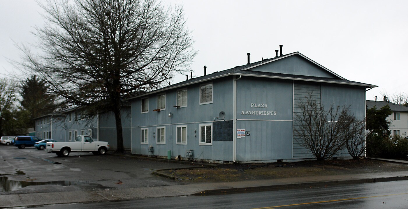 205-215 Gateway Blvd in Cottage Grove, OR - Foto de edificio