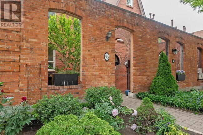 53 Forsythe St in Oakville, ON - Building Photo - Building Photo