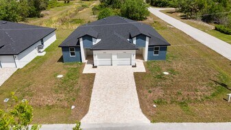 10026 Cocoa Beach St, Unit 10026 in Port Charlotte, FL - Building Photo