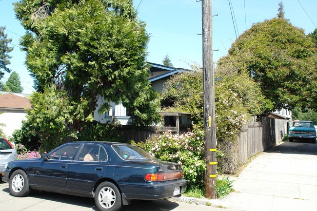 1421-1425 Allston Way in Berkeley, CA - Foto de edificio - Building Photo