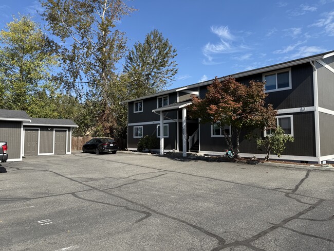 712 Avenue B, Unit D