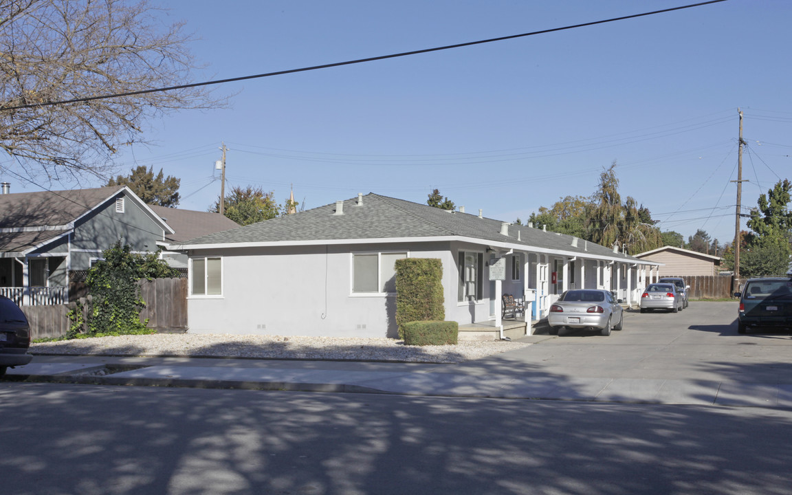 632 7th St in Hollister, CA - Building Photo