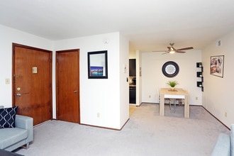 Edgemont Park Apartments in Waterloo, IA - Foto de edificio - Interior Photo