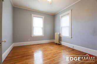 212 Maplewood St, Unit 1 in Watertown, MA - Foto de edificio - Building Photo