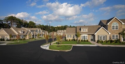 79 Sunlight Walk in Holbrook, NY - Building Photo - Building Photo