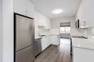 Glenmore Gardens Townhomes & Coachhomes in Calgary, AB - Building Photo - Building Photo