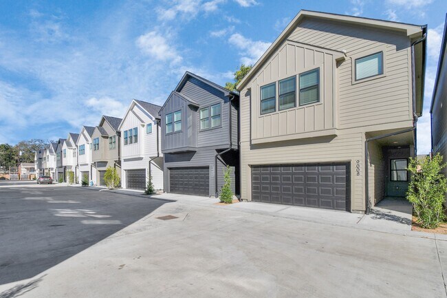 9020 Laverne Laurel Ln in Houston, TX - Building Photo - Building Photo