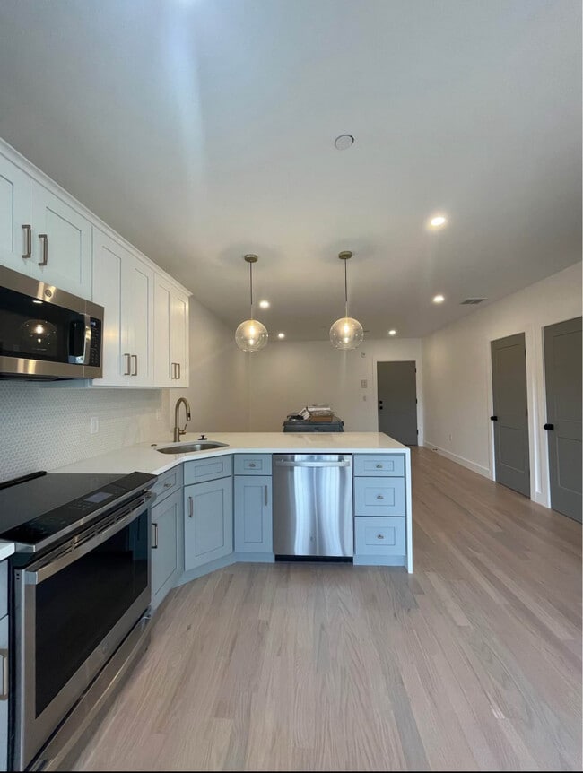 52 Withington St, Unit #6 in Boston, MA - Foto de edificio - Building Photo