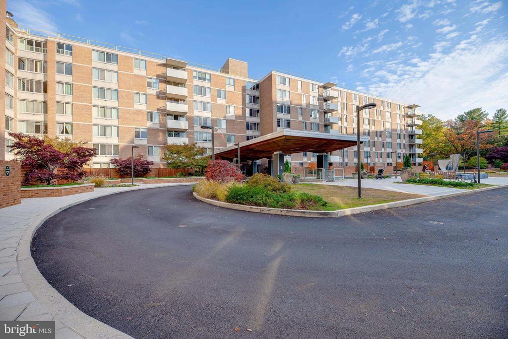 2939 Van Ness St NW in Washington, DC - Building Photo