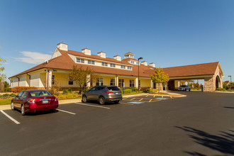 Carillon Club in Naperville, IL - Building Photo - Building Photo