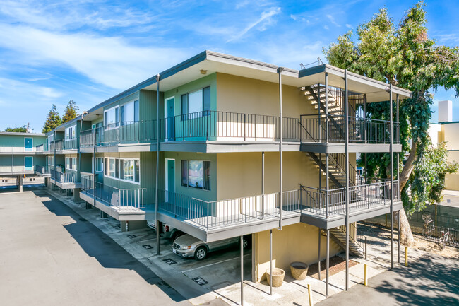 Surfside in Alameda, CA - Building Photo - Building Photo