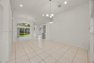 18322 SW 94th Ct in Palmetto Bay, FL - Building Photo - Building Photo