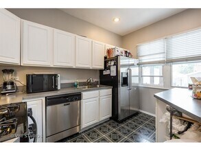 1709 W Fletcher St, Unit #1 in Chicago, IL - Building Photo - Building Photo