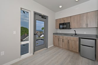 Clara Apartments in Seattle, WA - Building Photo - Building Photo