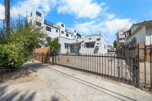 6513 Lexington Ave in Los Angeles, CA - Building Photo