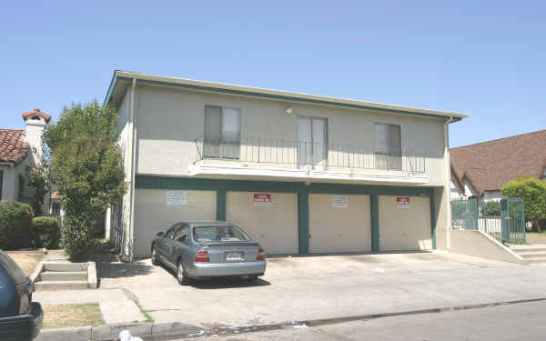 1915 Cedar Ave in Long Beach, CA - Foto de edificio