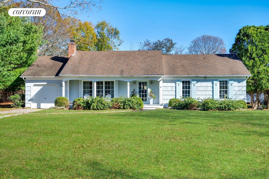 5 Penny's Path in Shelter Island, NY - Foto de edificio