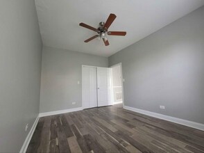 527 N Homan Ave., Unit 2 in Chicago, IL - Foto de edificio - Building Photo