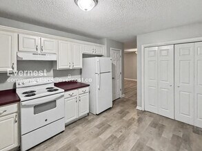 1104 Oak Creek Trail in Birmingham, AL - Building Photo - Building Photo