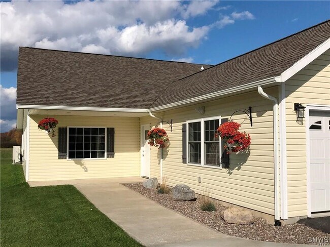 1019 Fyler Rd in Kirkville, NY - Building Photo - Building Photo