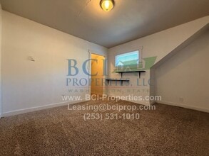 411 5th Ave NW in Puyallup, WA - Building Photo - Building Photo