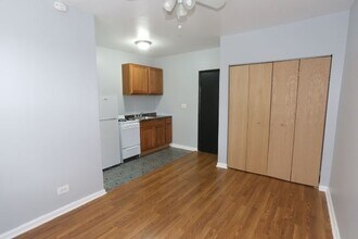 5708 N Winthrop Ave, Unit A01C in Chicago, IL - Foto de edificio - Building Photo