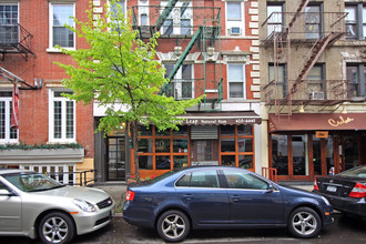 226 Thompson St in New York, NY - Building Photo - Building Photo