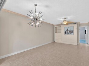 2000 Diana Dr, Unit 207 in Hallandale Beach, FL - Foto de edificio - Building Photo