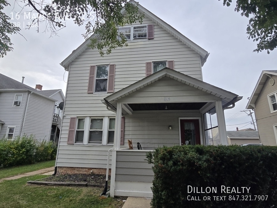 16 Maple Ave in Waukegan, IL - Building Photo
