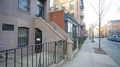 139 Hoyt St in Brooklyn, NY - Foto de edificio - Building Photo