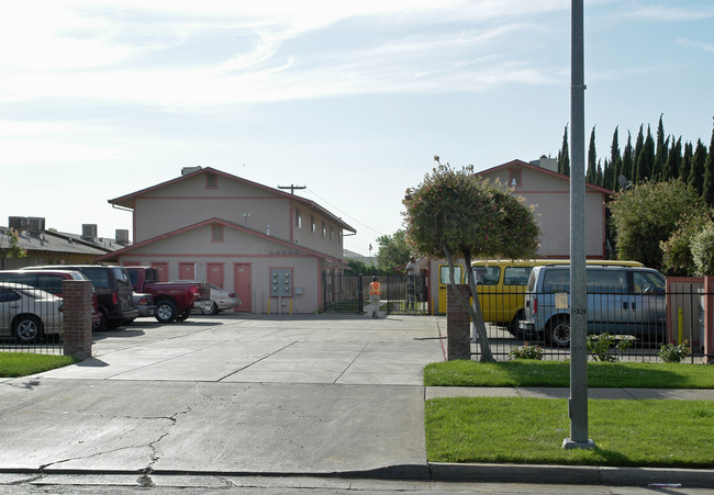 K Street Apartments in Merced, CA - Foto de edificio - Building Photo