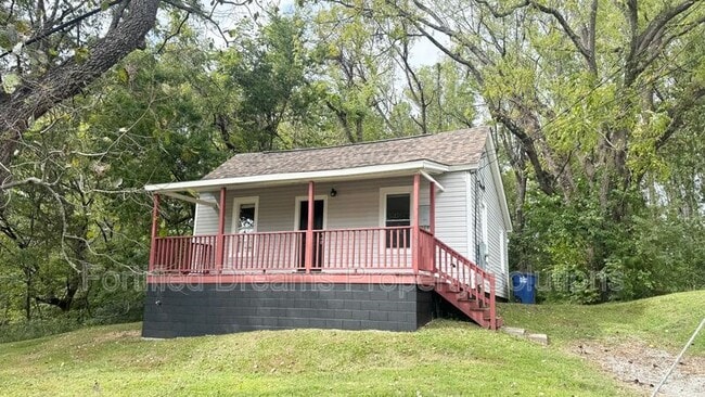 property at 2015 Row St