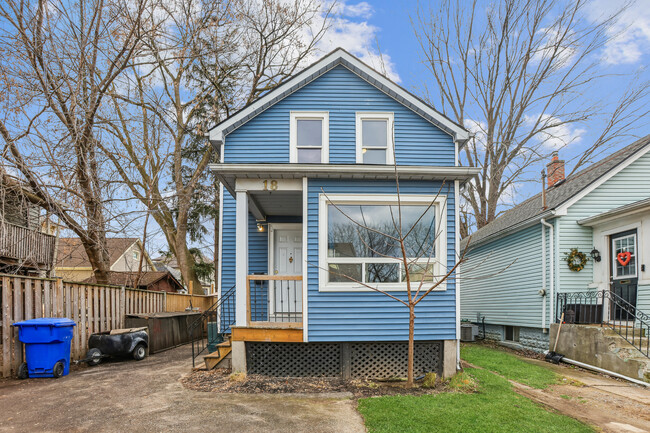 18 Linwood St in St Catharines, ON - Building Photo - Building Photo