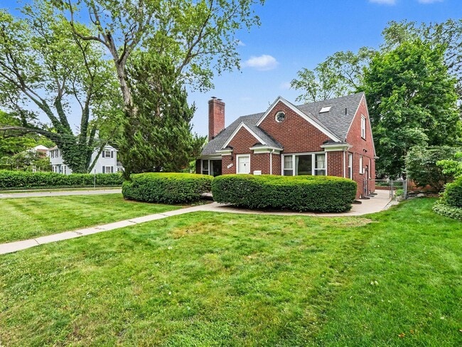 property at 1616 Morton Ave