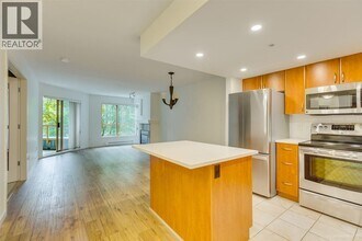 285 Newport Dr in Port Moody, BC - Building Photo - Building Photo