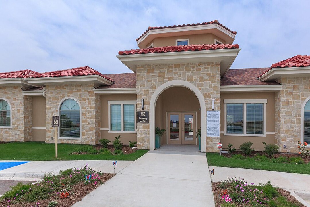 La Esperanza Del Rio Apartments in Rio Grande City, TX - Building Photo