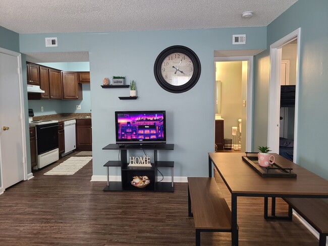 2005 Greens Blvd, Unit B305