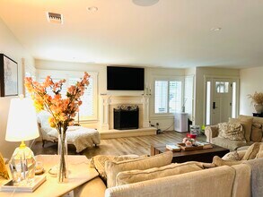 32 Dobkin Pl in Simi Valley, CA - Building Photo - Building Photo