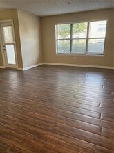 11901 4th St N in St. Petersburg, FL - Foto de edificio - Building Photo