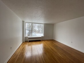 2407 Lake Shore Blvd W in Toronto, ON - Building Photo - Building Photo