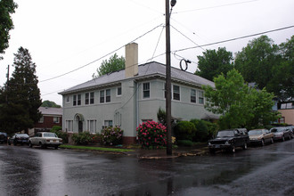 335 SE 16TH Ave in Portland, OR - Building Photo - Building Photo