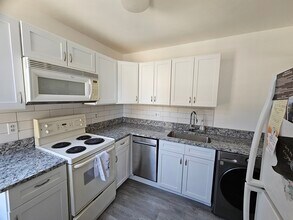 1480 Commonwealth Ave in Boston, MA - Building Photo - Building Photo