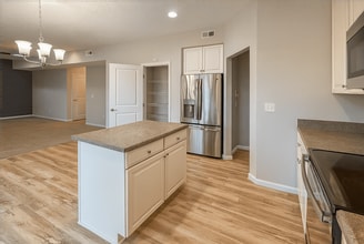 240 Irongate Dr in Englewood, OH - Building Photo - Building Photo