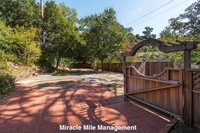 230 Cascade Dr in Fairfax, CA - Foto de edificio - Building Photo