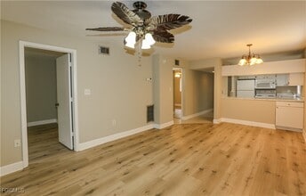 8049 Country Rd in Ft. Myers, FL - Building Photo - Building Photo