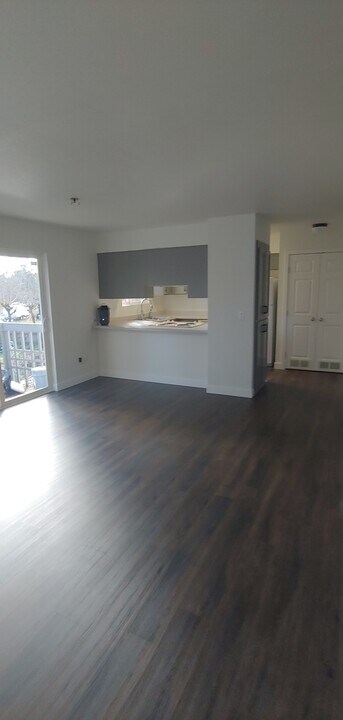 597 Van Wey Cir-Unit -d in Eagle Point, OR - Building Photo